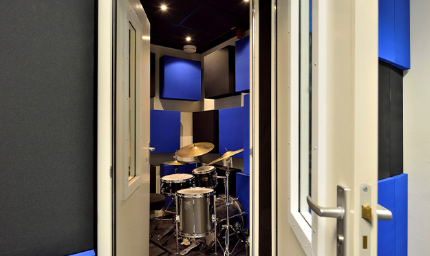 akustik ahşap stüdyo oda kapısı